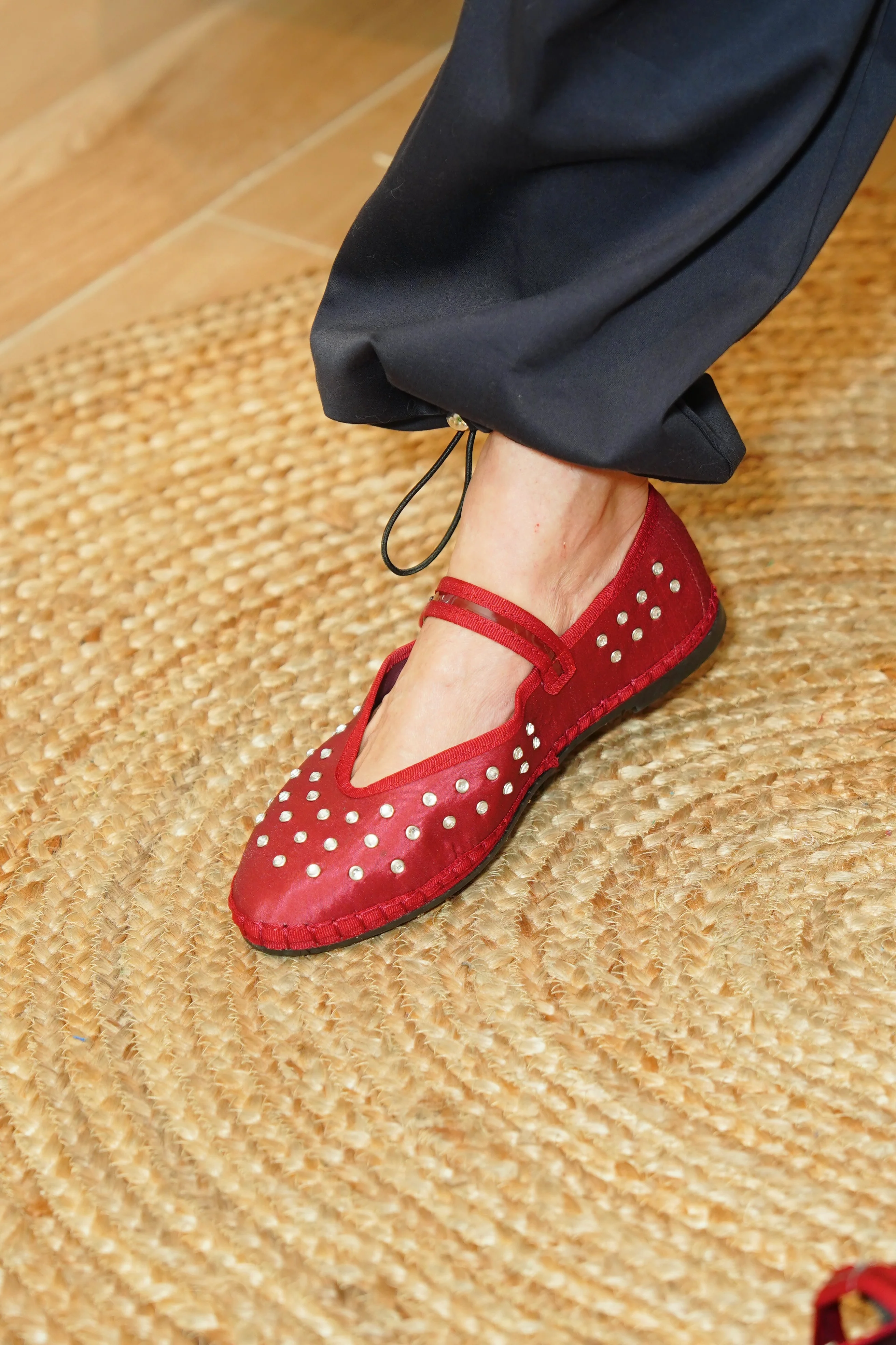 Mae Red - Image 6