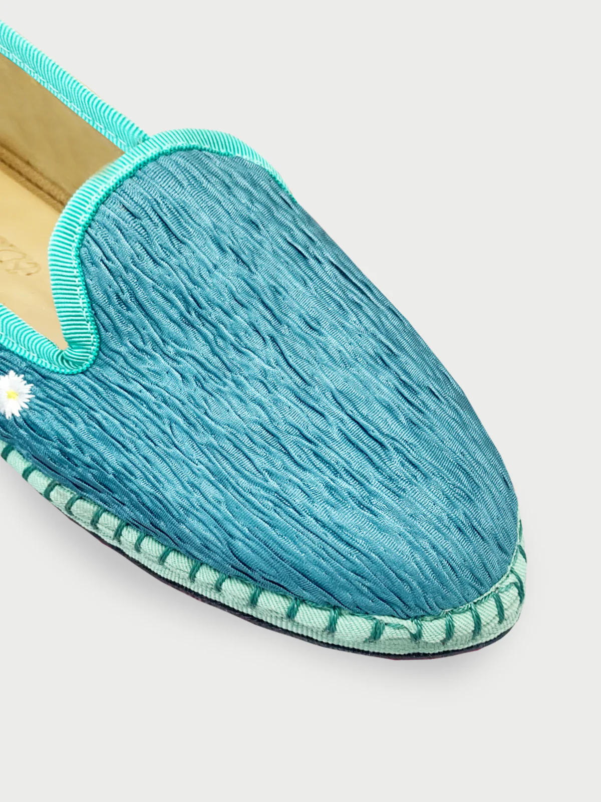 Smoking Daisy Blue - Image 3